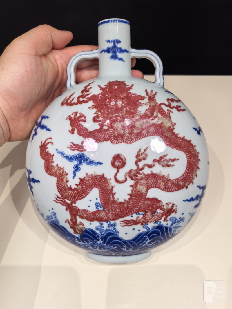清乾隆 青花釉里红龙纹抱月瓶 - 图10